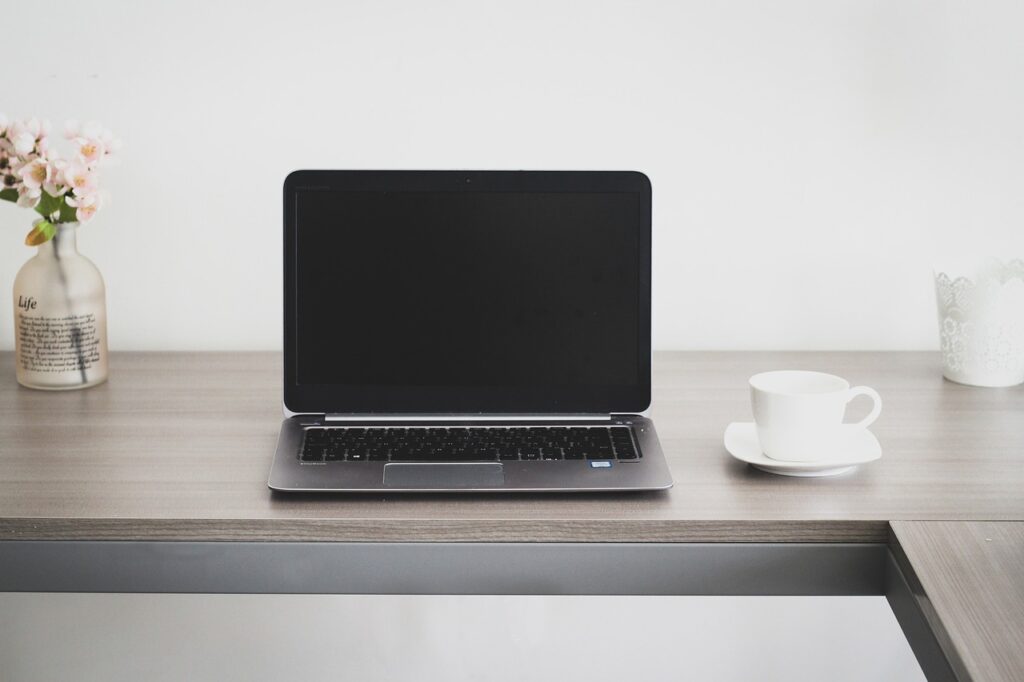 在宅勤務でサボりがバレた場合の対処法は？