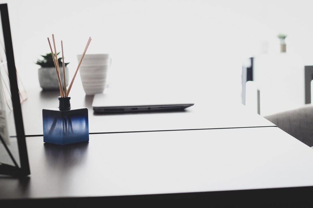 在宅勤務で年収が下がる理由とは？