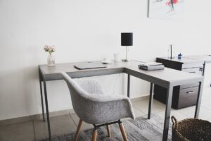 在宅ワークのバックエンドエンジニア転職で年収相場はどれくらい？不安を解消するためのポイントは？