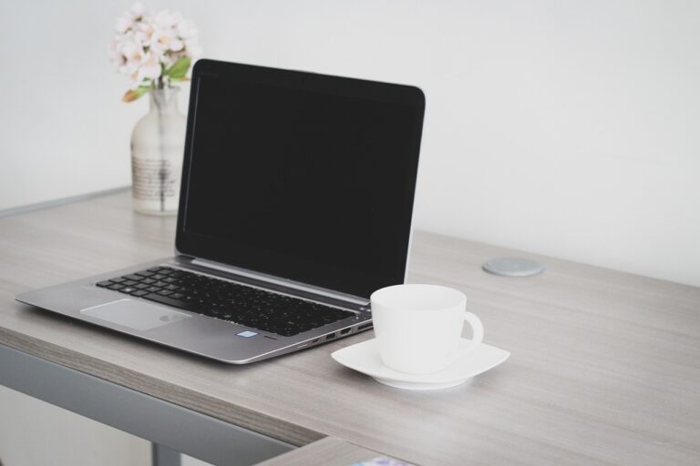 在宅勤務のフロントエンドエンジニア転職で年収相場はどれくらい？不安を解消するために知っておくべきことは？